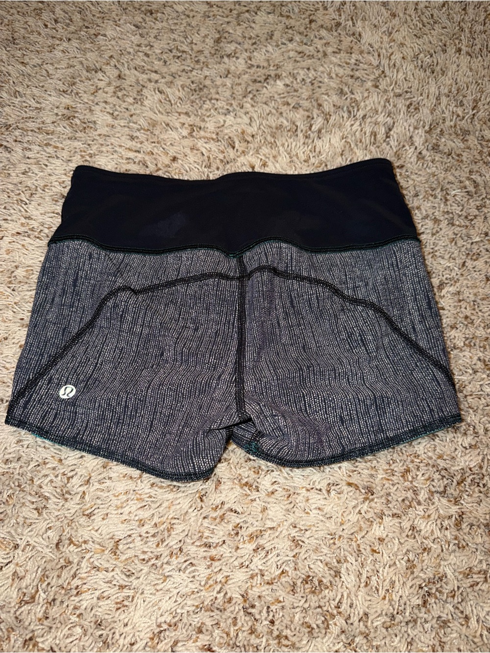 Lululemon Water Bound Shorts
Tropical Blue / Aquamarine / Black Size 6 - Picture 5 of 12